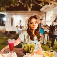 10 Potret Gita Sinaga yang Tampil Bak Remaja Kekinian Pakai Seragam SMA, Sama Sekali Tak Terlihat Usianya Sudah 34 Tahun - Tetap Cantik dan Imut Abis