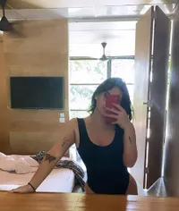 10 Potret Hot Mirror Selfie Ala Shafa Harris, Seksi Pamer Tato dan Body Goals
