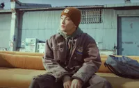 10 Potret Idol K-Pop Saat Pakai Beanie, Cocok Banget Cosplay Mamang Vila Ganteng