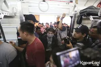 10 Potret Iqbaal Ramadhan Promo Film Baru di KRL, Dapat Penjagaan Ketat dari Enam Bodyguard