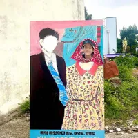 10 Potret IU ke Pameran Seni 'WHEN LIFE GIVES YOU TANGERINES', Penuhi Janji - Beri Hadiah Spesial untuk Nenek Seniman Jeju