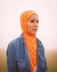 10 Potret Jada Pinkett, Istri Will Smith yang Bikin Heboh Gara-Gara Pakai Hijab dan Gamis Longgar