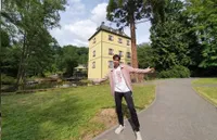 10 Potret Kastil Vidi Aldiano di Jerman, Super Mewah dan Punya Kebun Luas Bak Negeri Dongeng