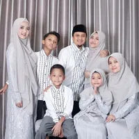 10 Potret Kebersamaan Ustaz Yusuf Mansur dan Putri Sulungnya, Seru dan Nggak Jaim!
