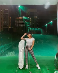 10 Potret Kece Awkarin dan Hobi Mahalnya, Rela Beli Jet Ski Limited Edition Seharga Rumah