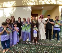 10 Potret Keluarga Raffi Ahmad Rayakan Lebaran, Kompak Pakai Baju Kembaran dan Curi Perhatian