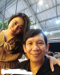 10 Potret Kemesraan Ginanjar dan Calon Istri yang Lebih Muda 32 Tahun