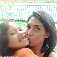10 Potret Kenangan Karen Idol dengan Zefania, Anaknya yang Meninggal Setelah Jatuh dari Balkon Apartemen