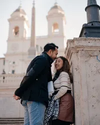 10 Potret Kiky Saputri yang Terang-Terangan Tak Peduli Dihujat Netizen karena Pamer Kemesraan Melulu, Malah Peluk Cium Suami di Swiss - Sebut Lebih Nikmat Saat Sudah 'Sah'