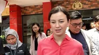 10 Potret Kimberly Ryder Naik Taksi Usai Jalani Pemeriksaan di Kantor Polisi