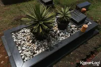 10 Potret Kondisi Makam Selebriti Tanah Air, Sangat Rapi & Terawat - Kerap Dikunjungi Keluarga