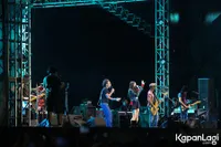 8 Potret Konser Ulang Tahun Slank yang Sukses Digelar, Bimbim Kenalkan Putrinya - Bagi-Bagi Hadiah Umrah