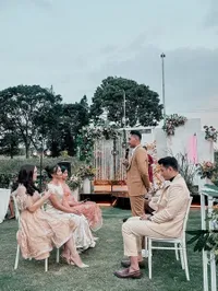 10 Potret 'Lamaran' Krisjiana dan Angela Gilsha, Bahagia Pamer Cincin - Tampil Serasi di Momen yang Telah Lama Dinanti