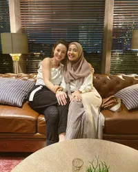 10 Potret Laudya Cynthia Bella dan Julie Estelle, Sudah Bersahabat Selama 13 Tahun