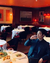 10 Potret Lee Min Ho dari Samping, Buktikan Gantengnya Terpancar dari Berbagai Sisi