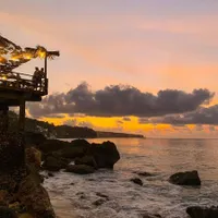 10 Potret Liburan Julie Estelle dan Cathy Sharon Bareng Pasangan di Bali, Sister Goals Banget!