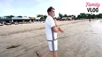10 Potret Liburan Keluarga Andhika Pratama dan Ussy Sulistiawaty di Bali, Asyik Bermain Layang-Layang di Pantai