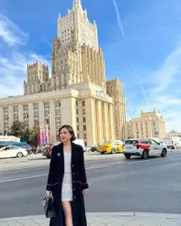 10 Potret Liburan Shandy Aulia di Moscow, Cantiknya Curi Perhatian - Serasa Masih ABG