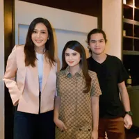 10 Potret Maia Estianty Cicipi Masakan Tissa Biani Untuk Dul Jaelani, Gigi dan Wajah Tanpa Makeup Ikut Disorot