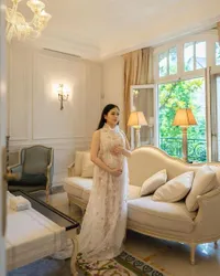 10 Potret Maternity Shoot Jessica Tanoesoedibjo di Paris, Classy dan Elegan - Aura Bumil Terpancar Paripurna