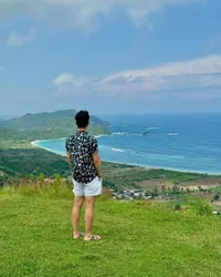 10 Potret Maudy Ayunda dan Jesse Choi Liburan ke Lombok, Serasa Lagi Bulan Madu - Asyik Surfing Sambil Nikmati Sunset