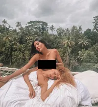 10 Potret Millendaru Nekat Tampil Seksi Terbuka Tanpa Bra, Netizen Sebut Bukan Aurat