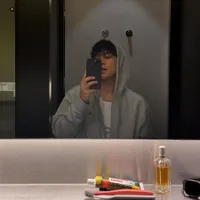 10 Potret Mingyu SEVENTEEN 'Mirror Selfie King', Serasa Dikirimin Foto Sama Pacar