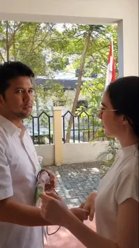 10 Potret Momen Arumi Bachsin & Emil Dardak Pamitan ke Jepang, Romantis Tapi Mengharukan