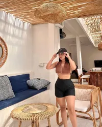 10 Potret Mutia Ayu Liburan di Bali, Pamer Body Goals Pakai Swimsuit - Balas Menohok Netizen yang Soroti Penampilan Terlalu Terbuka