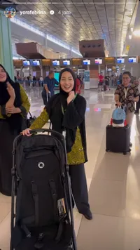 10 Potret Nikita Willy Umrah Bersama Keluarga, Sempat Rayakan Ulang Tahun Indra Priawan di Hari Keberangkatan