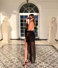 10 Potret Para Seleb dalam Balutan Gaun Backless, Sensual Sekaligus Elegan - Pamer Punggung Indah Tak Bernoda