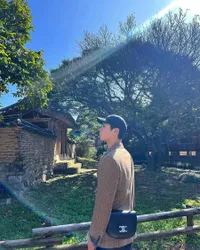 10 Potret Park Bo Gum Nikmati Liburan, Serasa Jalan-jalan Bareng Ayang - Bikin Fans Pengin Dibonceng Naik Sepeda