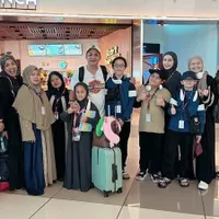 10 Potret Pasha Ungu Umrah Bareng Adelia Wilhelmina & Empat Anaknya, Hati Terenyuh Mendengar Azan di Mekah 