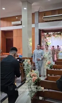 10 Potret Pemberkatan Nikah Fritz Hutapea dan Chen Giovani, Diiringi Tangis Haru - Gaun Pengantin Super Cantik