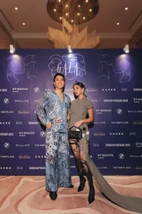 10 Potret Penampilan Artis Hadiri Macan Gala 2023, Adinia Wirasti Bikin Pangling dengan Rambut Blonde - Ario Bayu Gandeng Istri Bule