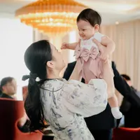 10 Potret Perayaan Ulang Tahun Jessica Tanoesoedibjo ke-30, Baptiskan Sang Buah Hati di Momen Bertambahnya Usia