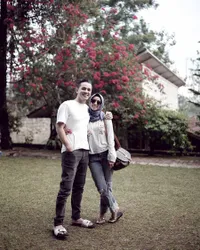 10 Potret Pernikahan 12 Tahun Rionaldo Stokhorst dan Istri, Harmonis Banget