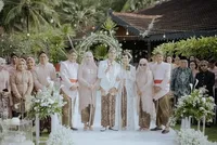 10 Potret Pernikahan Tri Suaka dan Nabila Maharani yang Digelar Mewah di Tepi Laut, Kental dengan Adat Jawa - Mas Kawinnya Berupa Uang hingga Emas yang Penuh Makna
