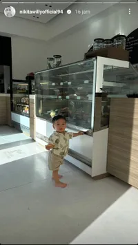 10 Potret Playdate Issa Anak Nikita Willy dan Kiyoji Anak Jennifer Bachdim, Duo Mama Inspirasi Netizen Bertemu - Seru Main Bareng di Pantai Bali