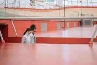10 Potret Prewedding Arie Kriting dan Indah Permatasari, Romantis Main Sepatu Roda Berdua