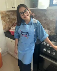 10 Potret Prilly Latuconsina Masak Untuk 300 Anak, Banjir Pujian Netizen