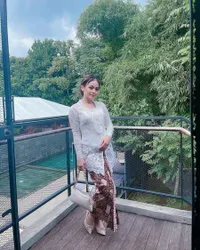 10 Potret Putri DA dalam Balutan Kebaya, Miliki Kecantikan Natural - Lirikannya Bikin Netizen Melting