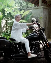 10 Potret Raline Shah Bareng Sang Nenek yang Awet Muda, Disebut Netizen Mirip Aktris Film Crazy Rich Asians!