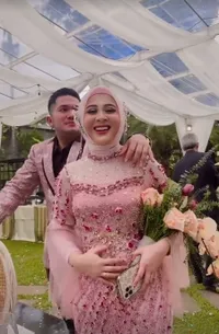 10 Potret Resepsi Kesha Ratuliu dan Adhi Permana, Diwarnai Tangis Saat Dansa Bareng Sang Ayah