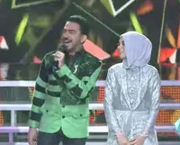 10 Potret Reza Zakarya dan Uyaina Arshad, Sukses Bikin Baper