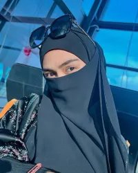 10 Potret Ria Ricis dan Teuku Ryan Umrah Bareng di Tengah Isu Keretakan Rumah Tangga, Sang YouTuber Cantik Bercadar - Minim Interaksi Meski Sedang Bersama