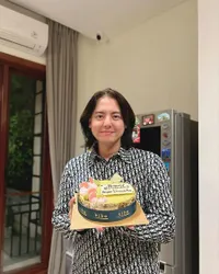 10 Potret Roger Danuarta Rayakan Ulang Tahun ke-42, Dapat Kejutan Bertema 'STAR WARS' - Pamer Kemesraan Bareng Cut Meyriska