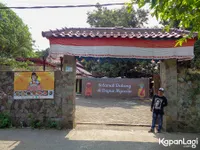 10 Potret Rumah Mandra yang Bergaya Betawi, Luas Dilengkapi Mushola Beratap Tumpuk - Kerap Dijadikan Lokasi Syuting 