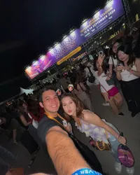 10 Potret Sandrinna Michelle Nonton Konser Bruno Mars Bareng Junior Roberts, Gemas Pakai Kaus Couple