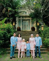 10 Potret Sarah Menzel Pacar Azriel di Acara Gender Reveal Aurel Hermansyah, Sudah Dianggap Keluarga - Cantik Pakai Kerudung Saat pengajian